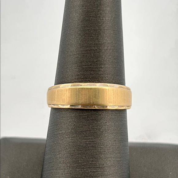 281900 14k Gold Band Ring - Picture 1 of 2